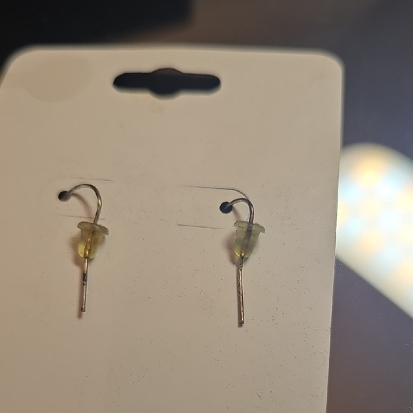 Elegant Green Teardrop Earrings - Picture 2 of 2